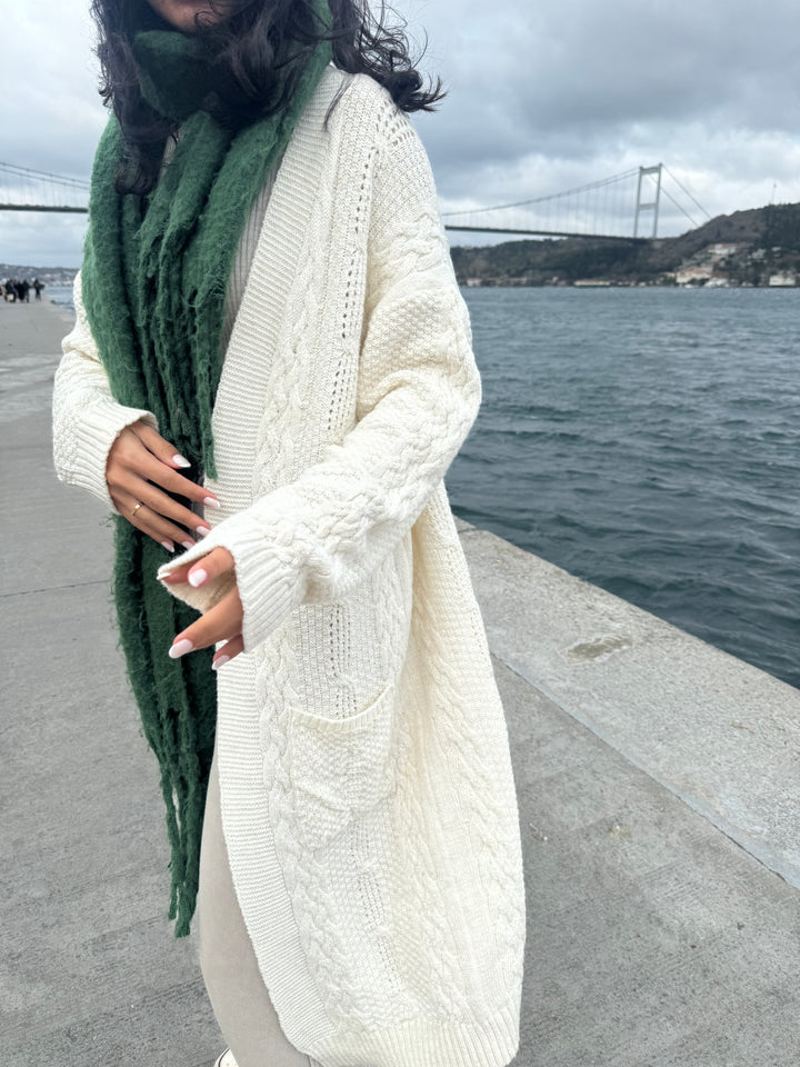 Handmade cardigan in OFF WHITE